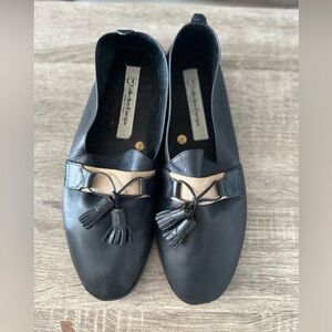 Elegant Black Leather Loafers with Tassels